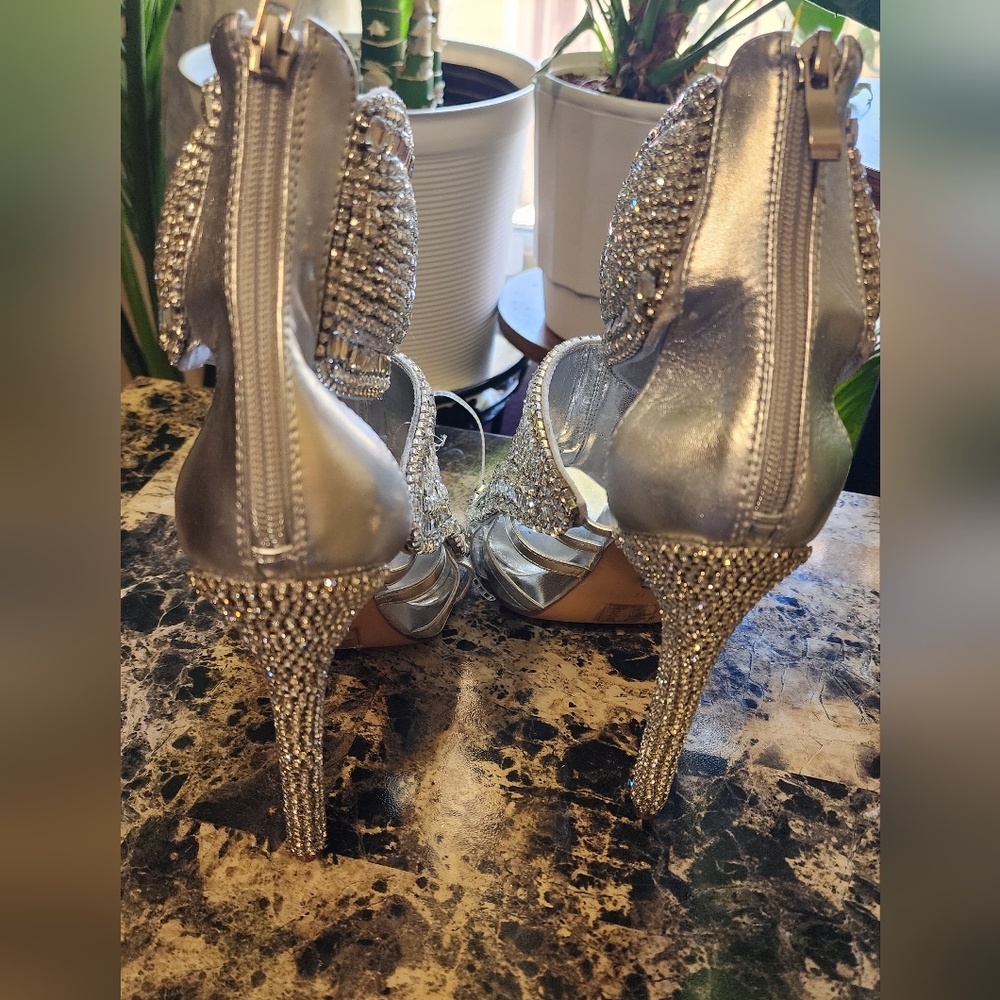 Azalea Wang Grizzled Rhinestone Ankle Cuff Sandal **Missing Stones Shown**As Is* - Picture 6 of 7